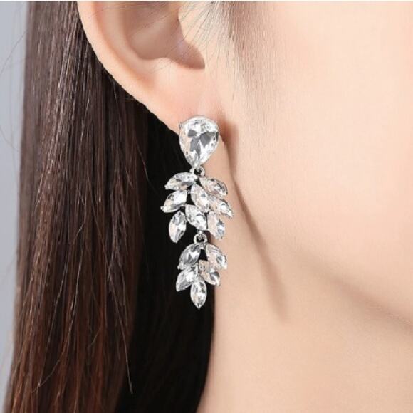 Clear Faceted Rhinestone Cluster Drop Earrings - Picture 1 of 8